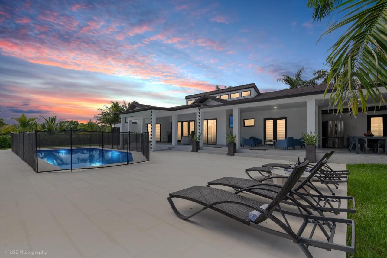 Holiday home Island Paradise - Pickleball, Football, Pool Bliss L61
