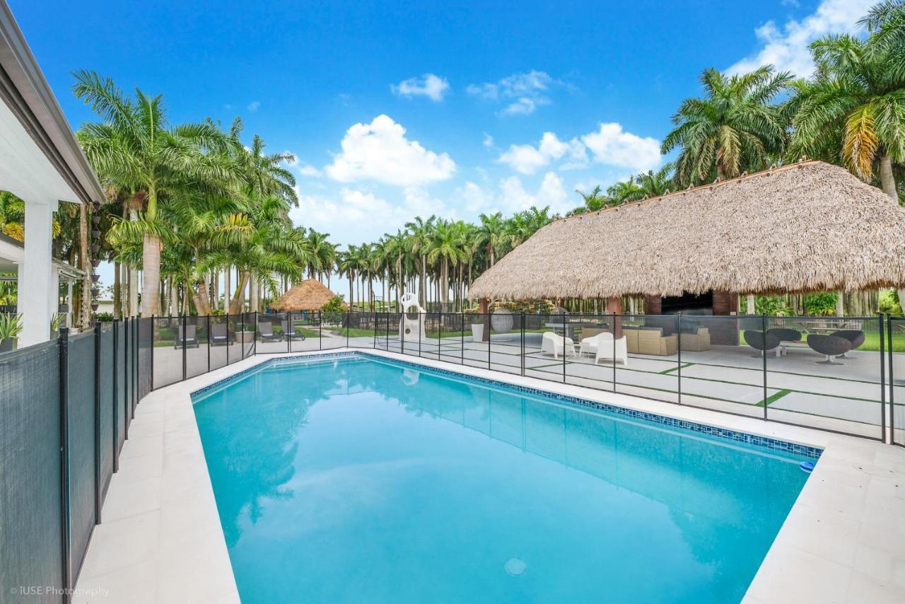 Island Paradise - Pickleball, Football, Pool Bliss L61 *