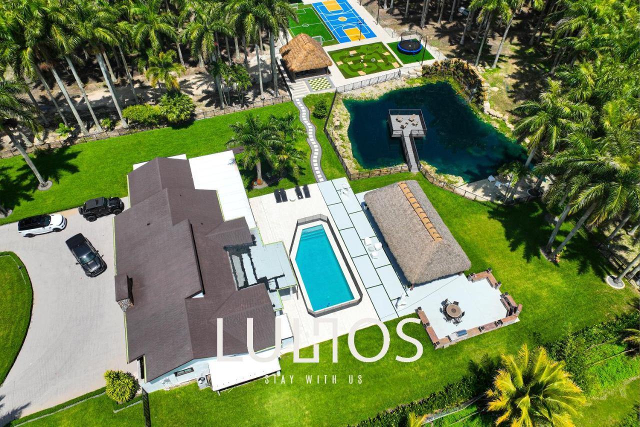 Island Paradise - Pickleball, Football, Pool Bliss L61 Miami