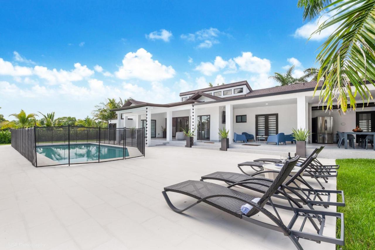 Holiday home Island Paradise - Pickleball, Football, Pool Bliss L61
