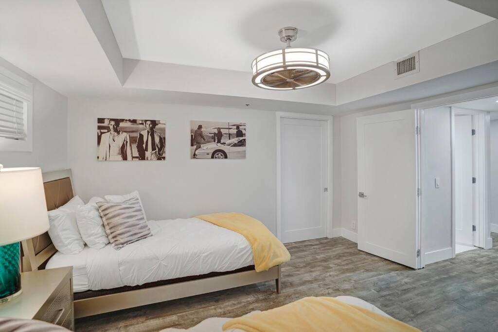 Vice! Totally Renovated, Water & Park Views! Apartment