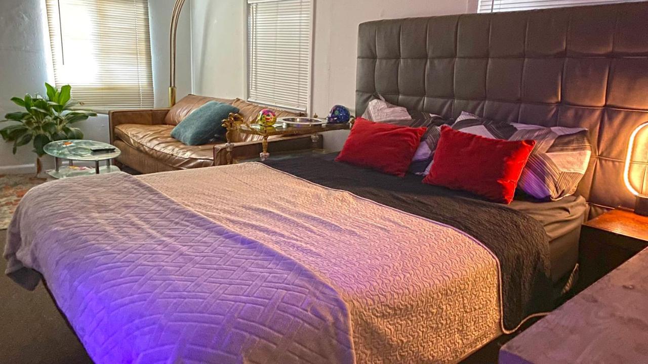 Coconut Grove 2 Bedroom Home! *