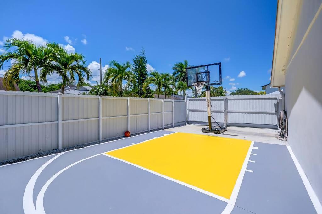 Luxury House W Heated Pool & Jacuzzi Miami