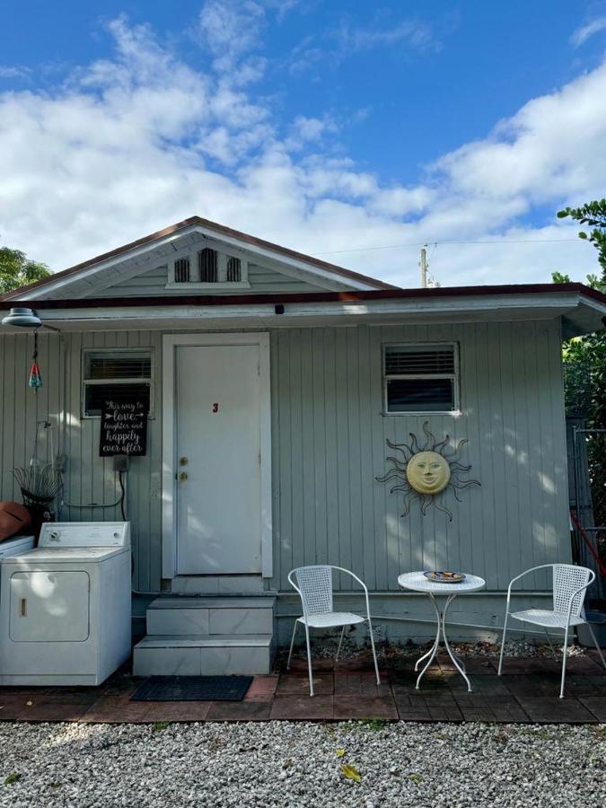 Holiday home Quiet & Centrally Located House - Private Parking, Laundry And Storage For Luggage *