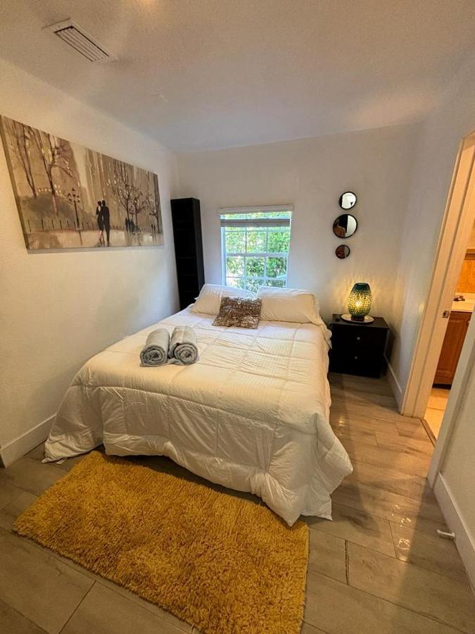 Holiday home Quiet & Centrally Located House - Private Parking, Laundry And Storage For Luggage