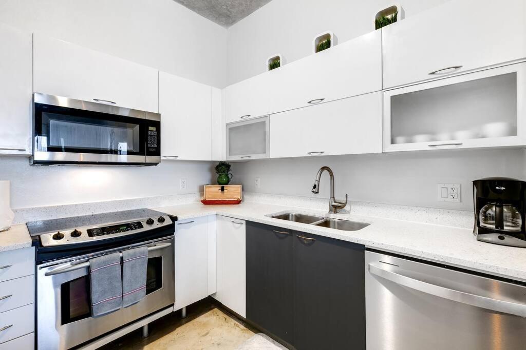 Super Convenient 1br In Downtown 4 P 1708 *