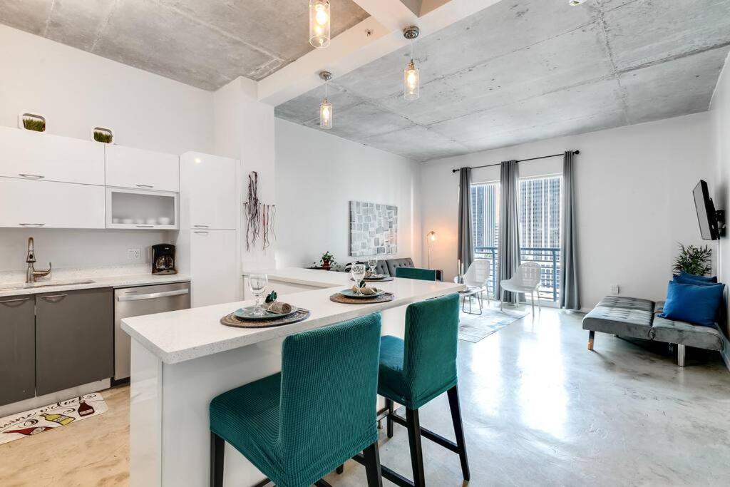 Apartment Super Convenient 1br In Downtown 4 P 1708 *