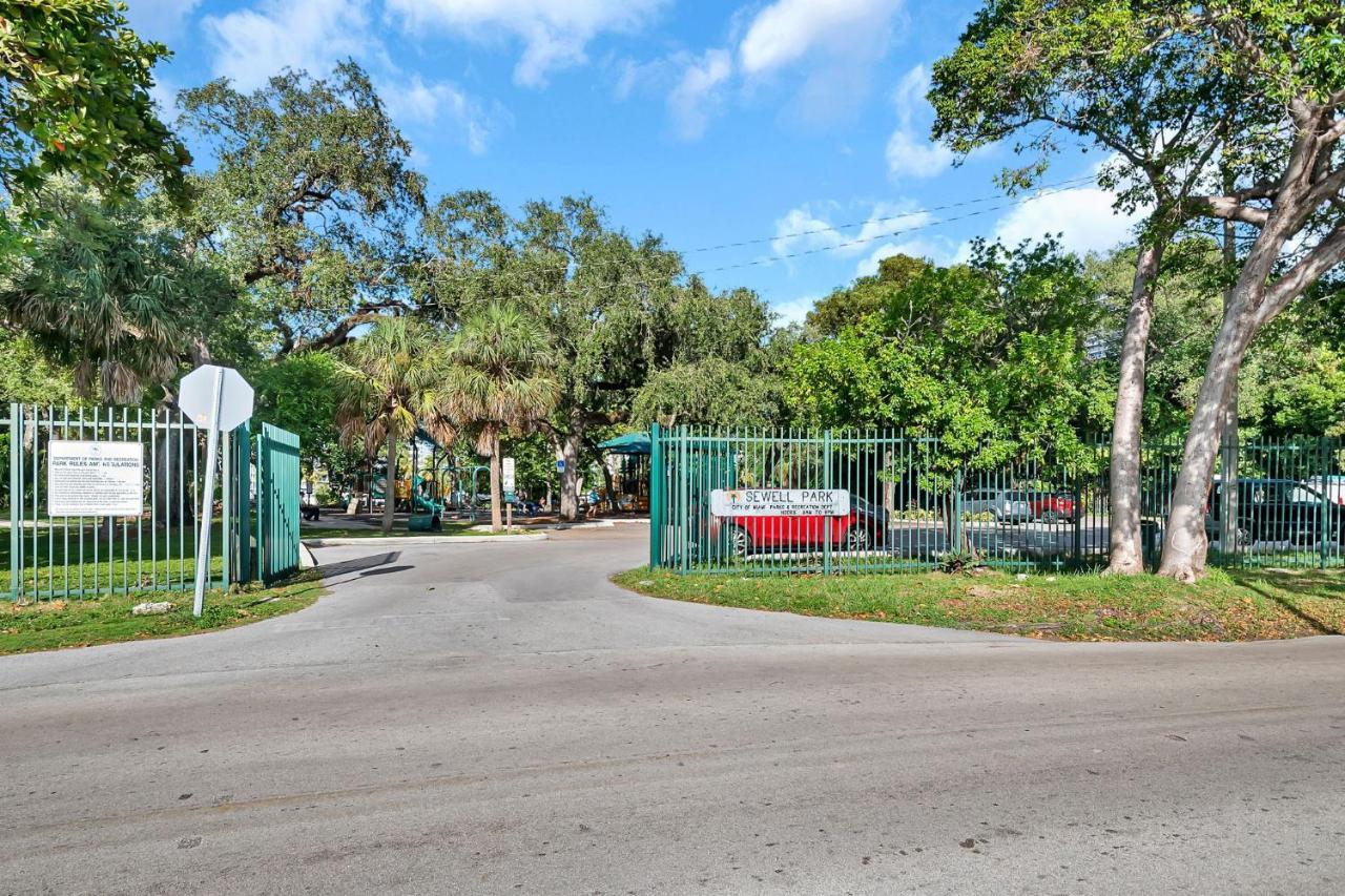 Casa Linda Gated 3 Bed 2 Bath By The River 1810 Villa Miami