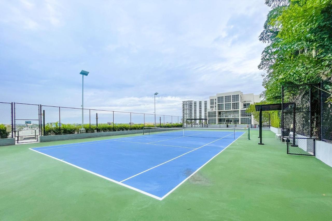 Unwind In Your Amazing View Apartment