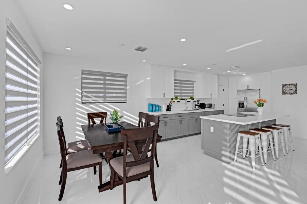 Modern Home, Heated Pool Hot-tub, 12min To Ocean Miami