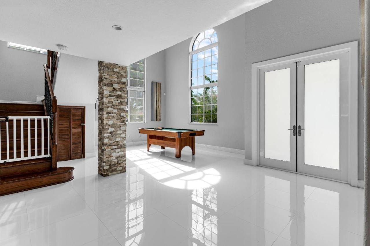 Prestigious With Pool *