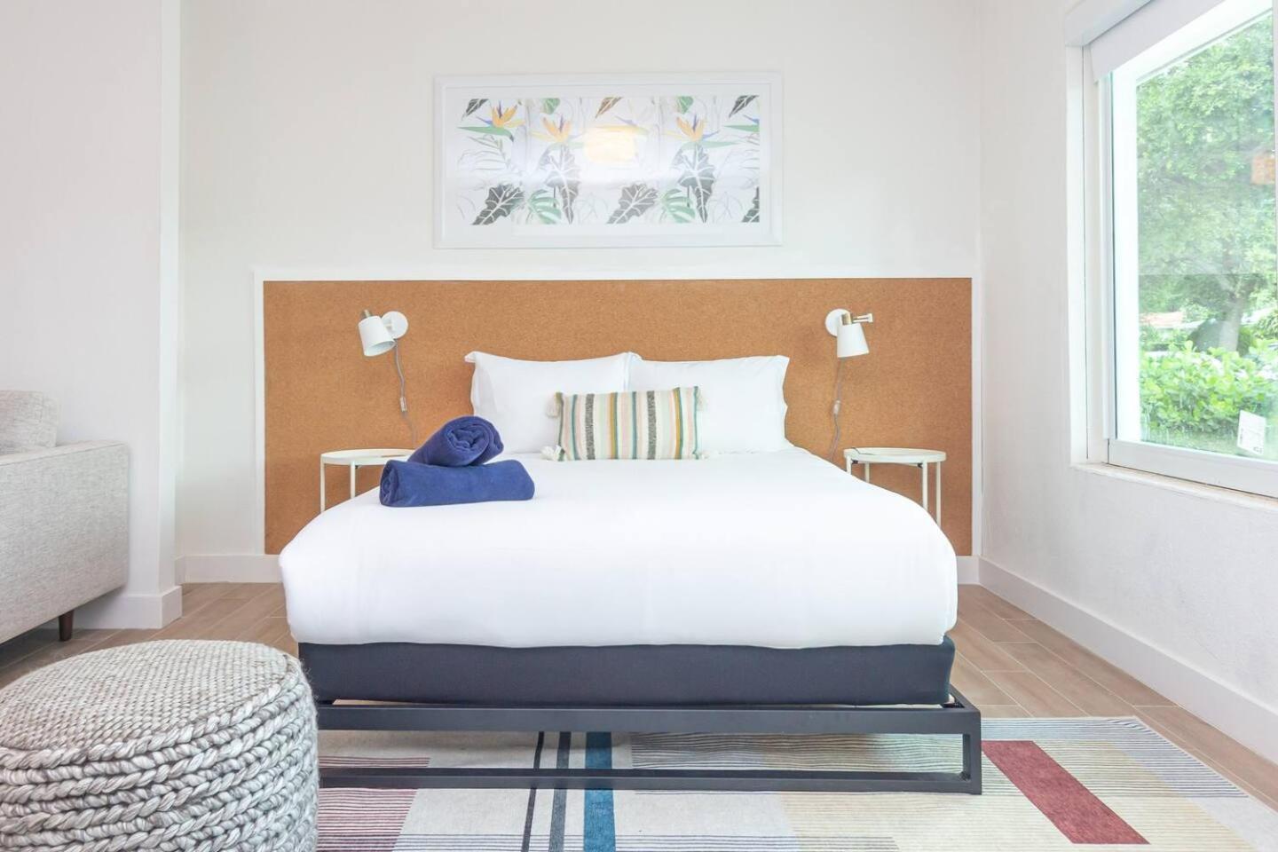 Stylish One Bedroom In El Portal #4 Apartment *