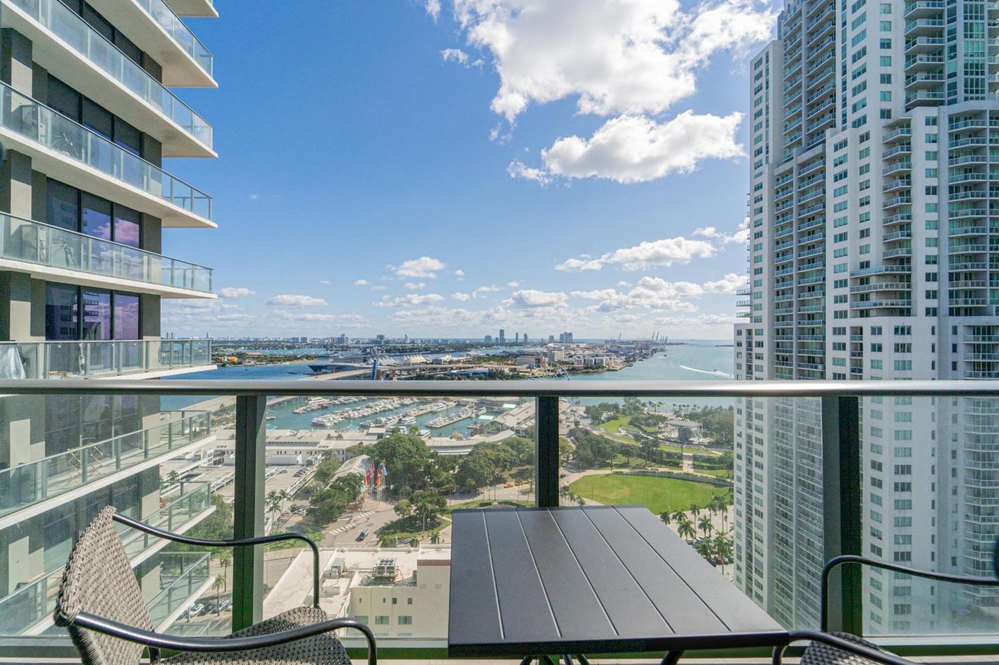Tr 2 Bedroom, 1 Bedroom, And With Balconies