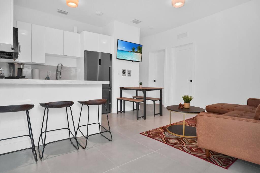2 In Villa Miami