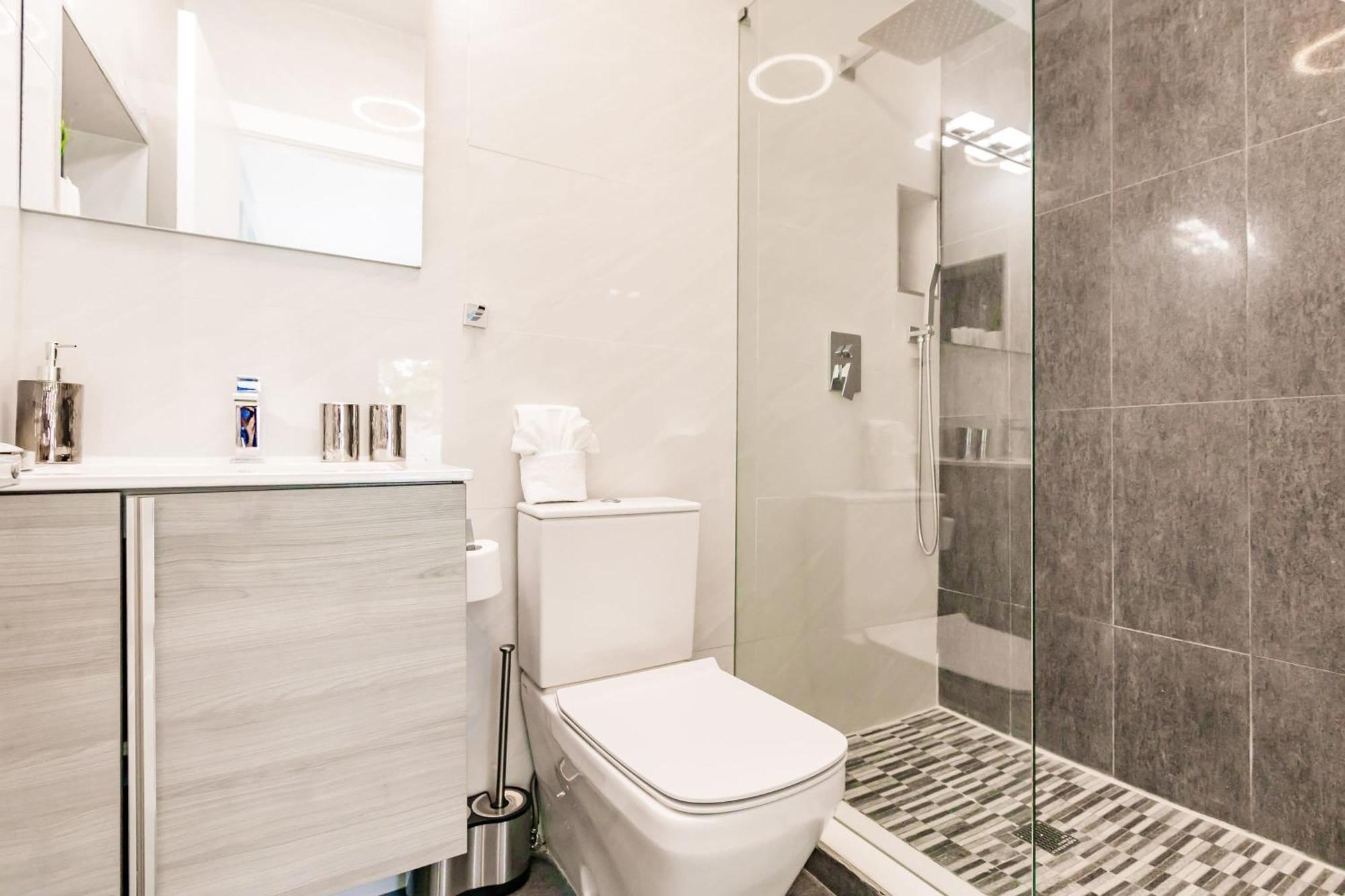 Uhost Ai - Luxurious 5b W Pool & Lounge Holiday home
