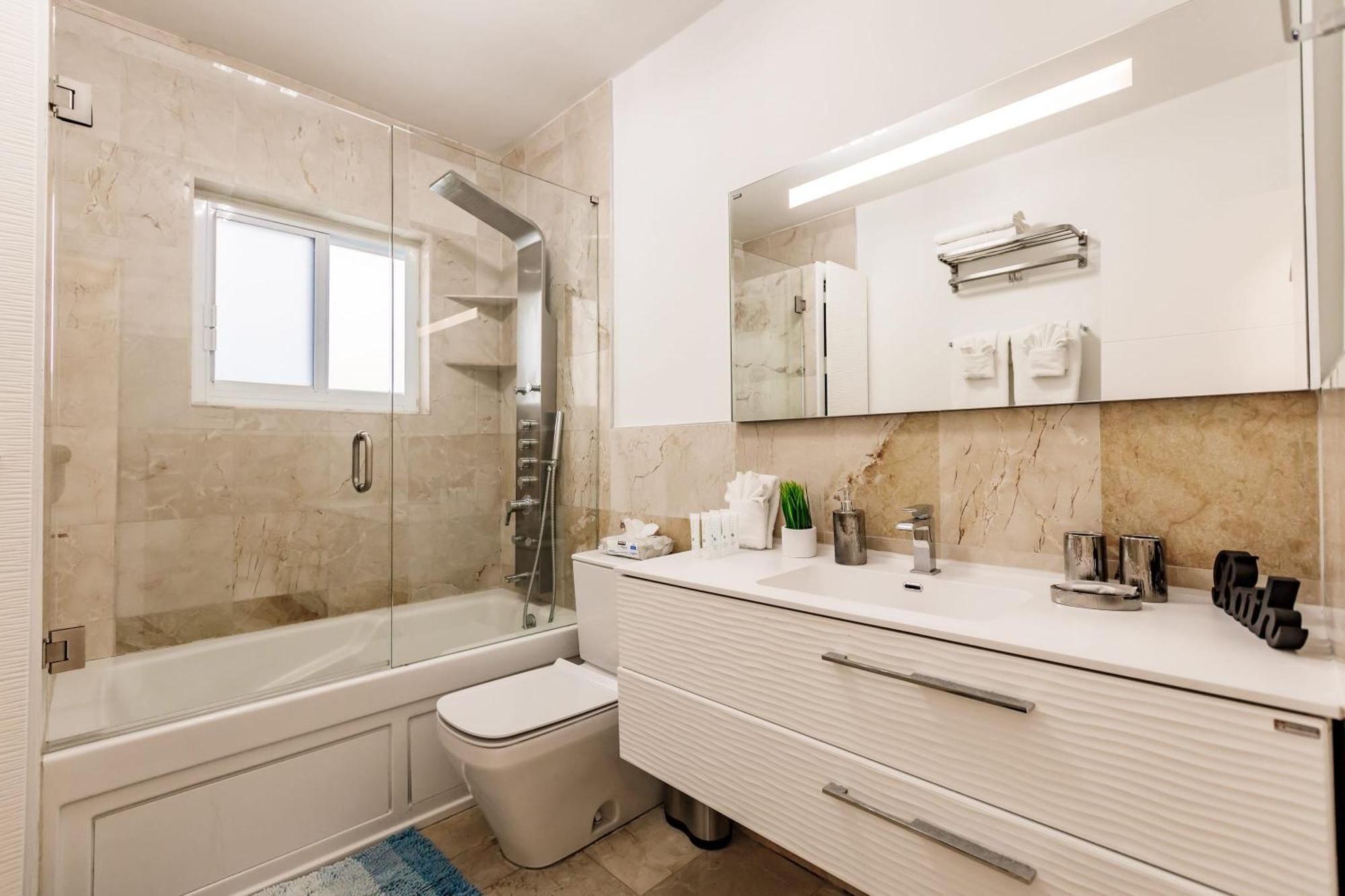 Holiday home Uhost Ai - Luxurious 5b W Pool & Lounge Miami