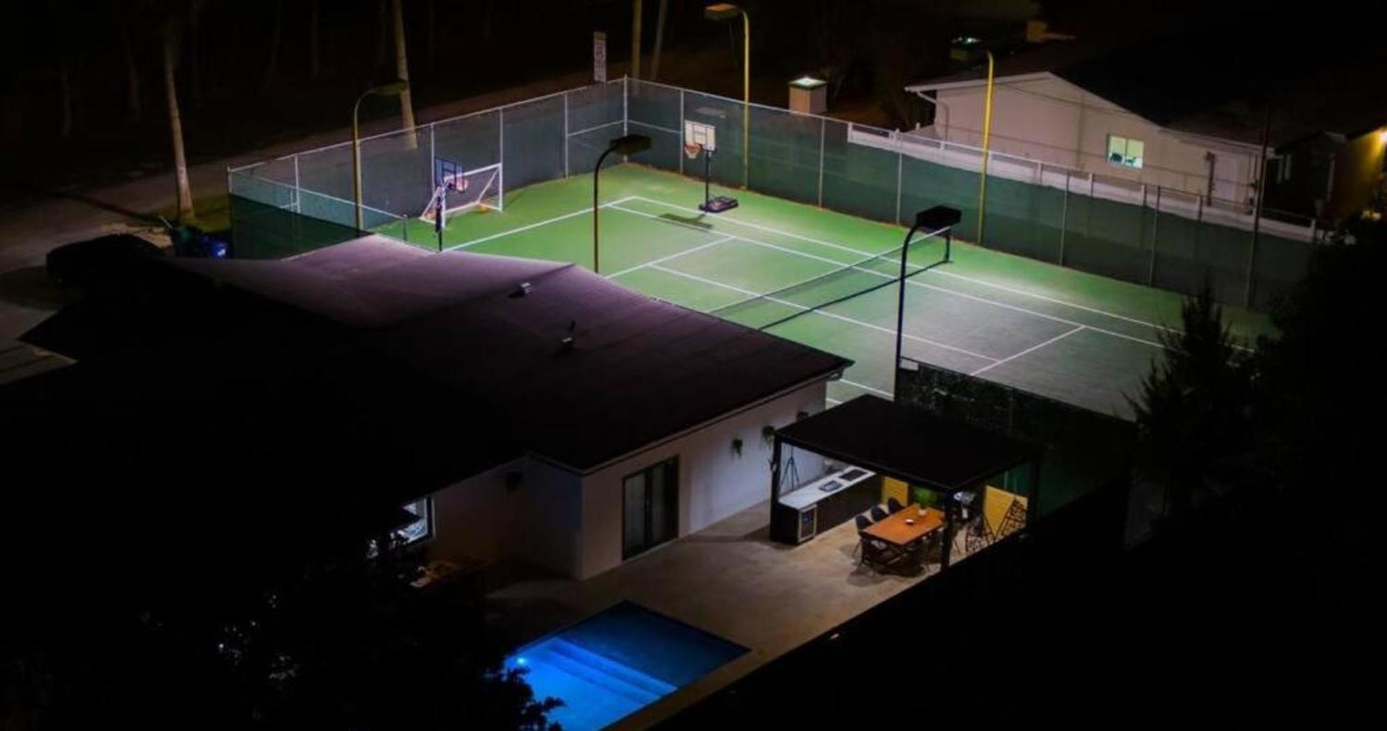 Luxurious Retreat With Tennis And Soccer Courts Tgh * Miami
