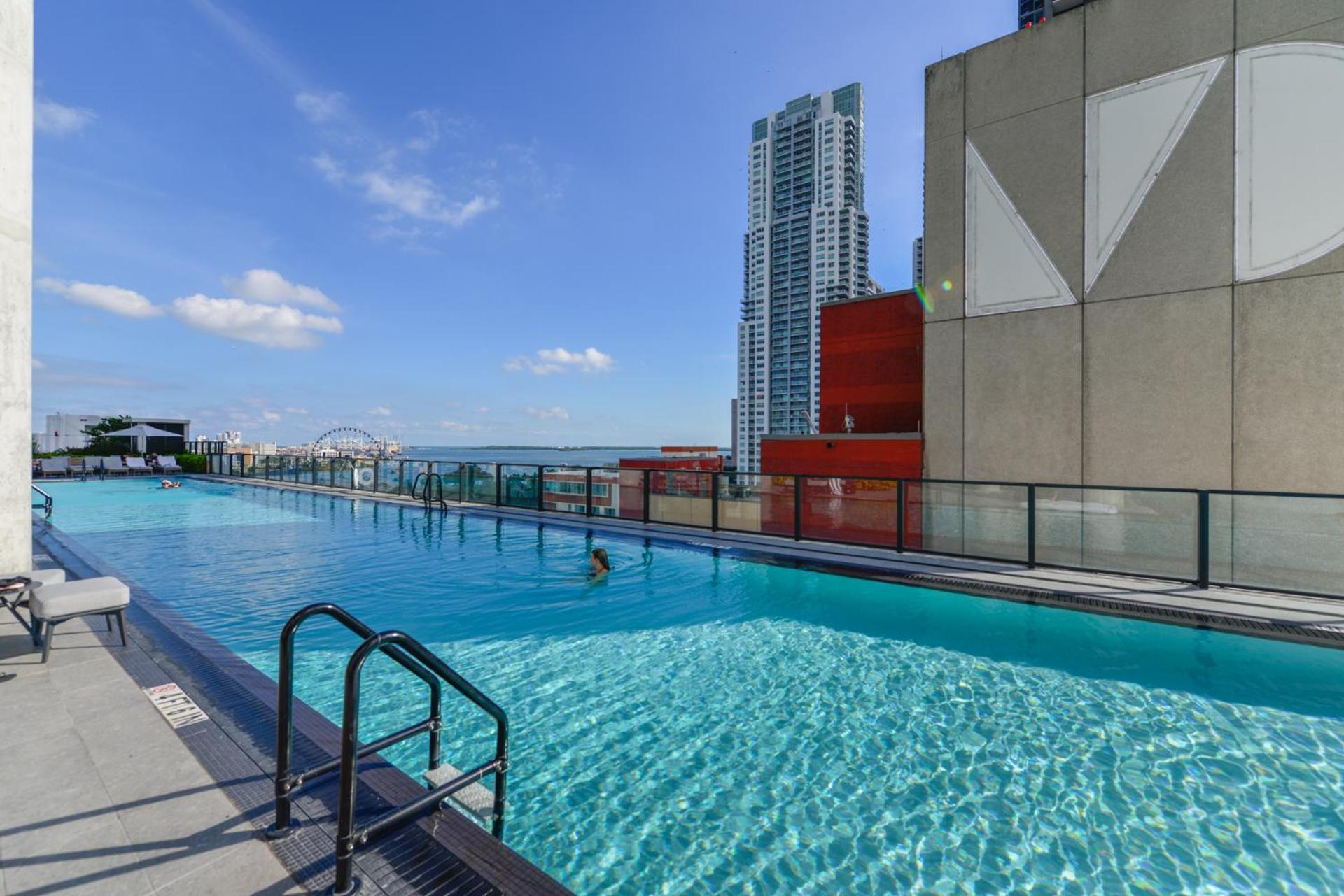 Luxury Studio Steps Away From Bayfront Park Apartment Miami
