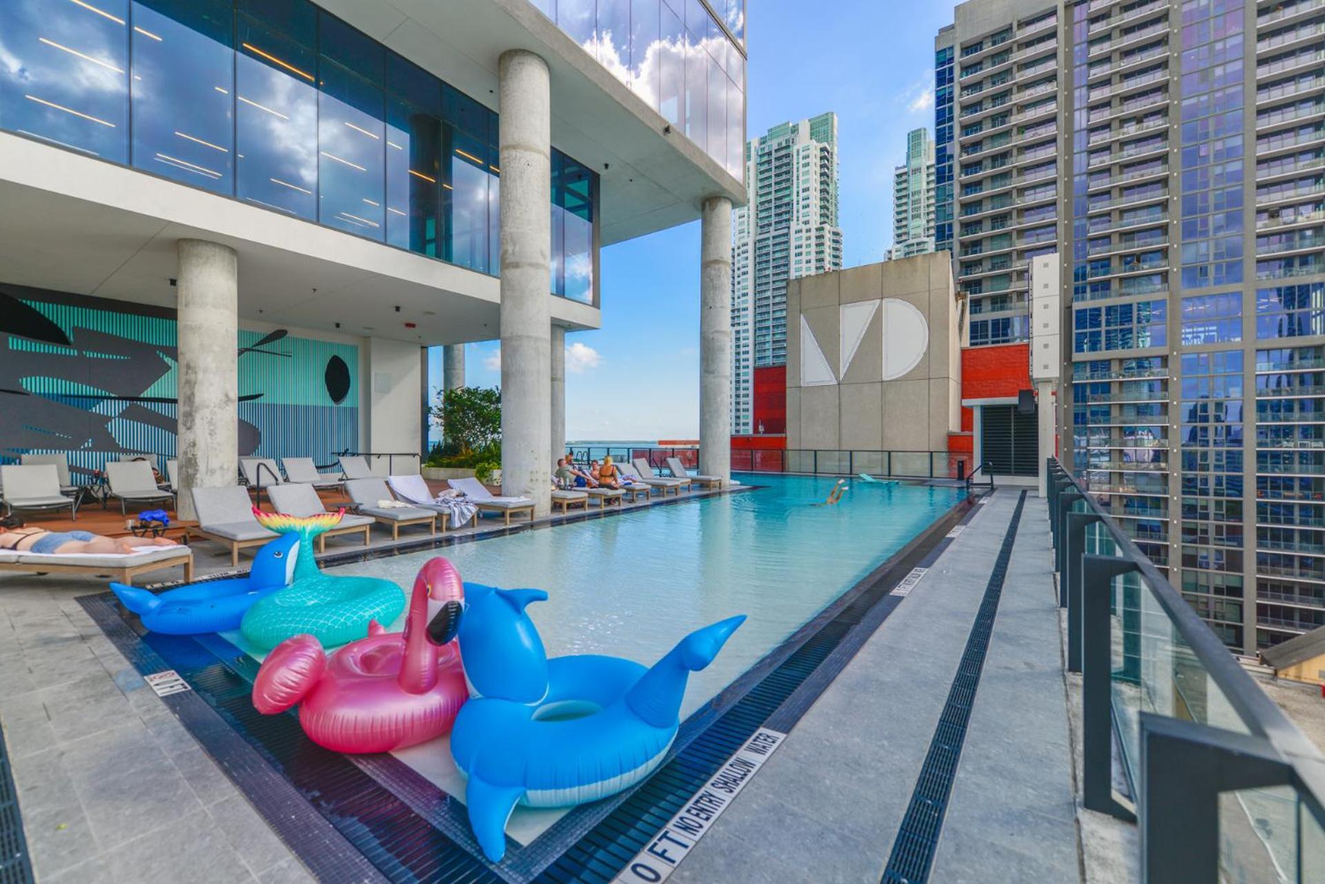 Luxury Studio Steps Away From Bayfront Park Miami