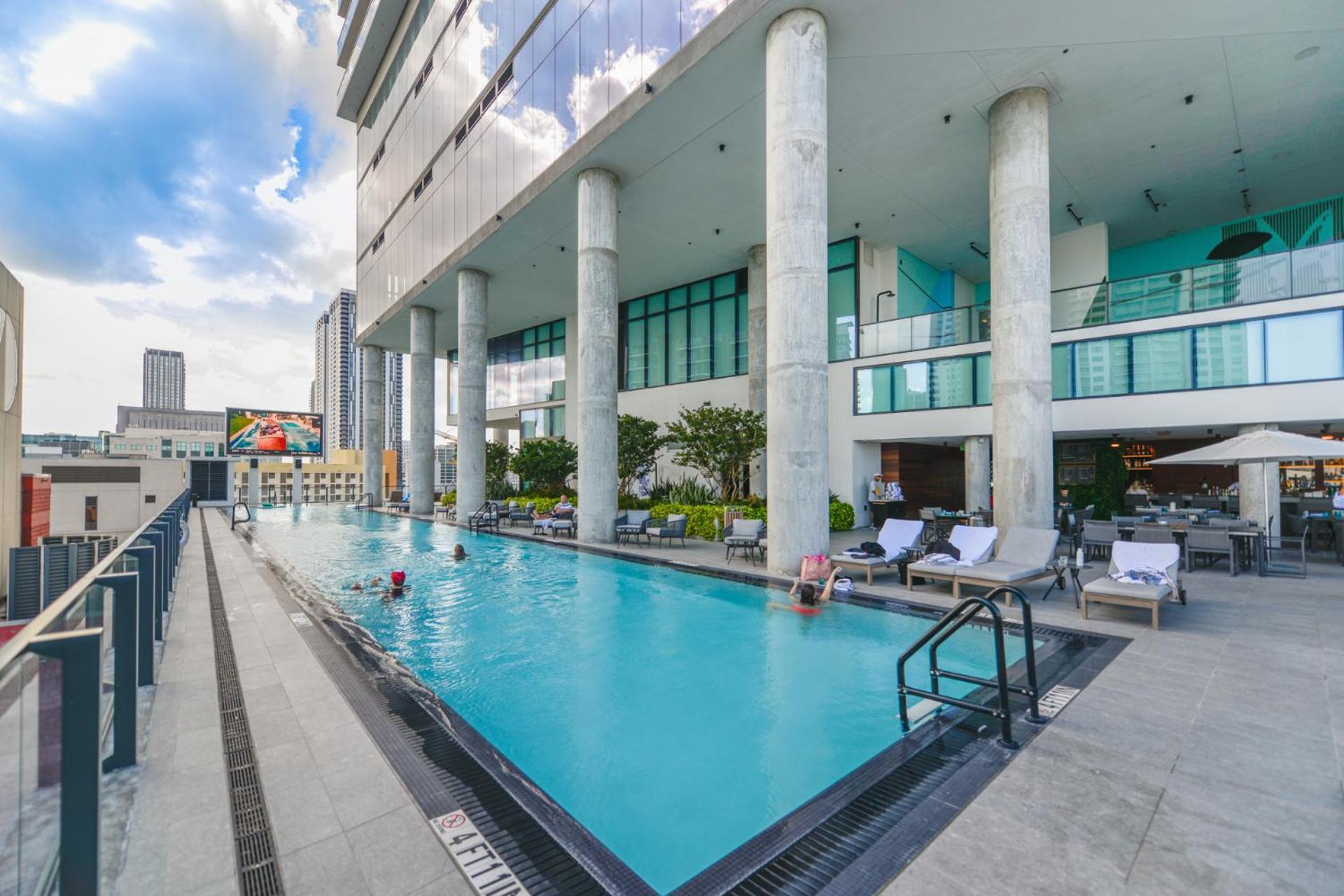 Luxury Studio Steps Away From Bayfront Park Miami