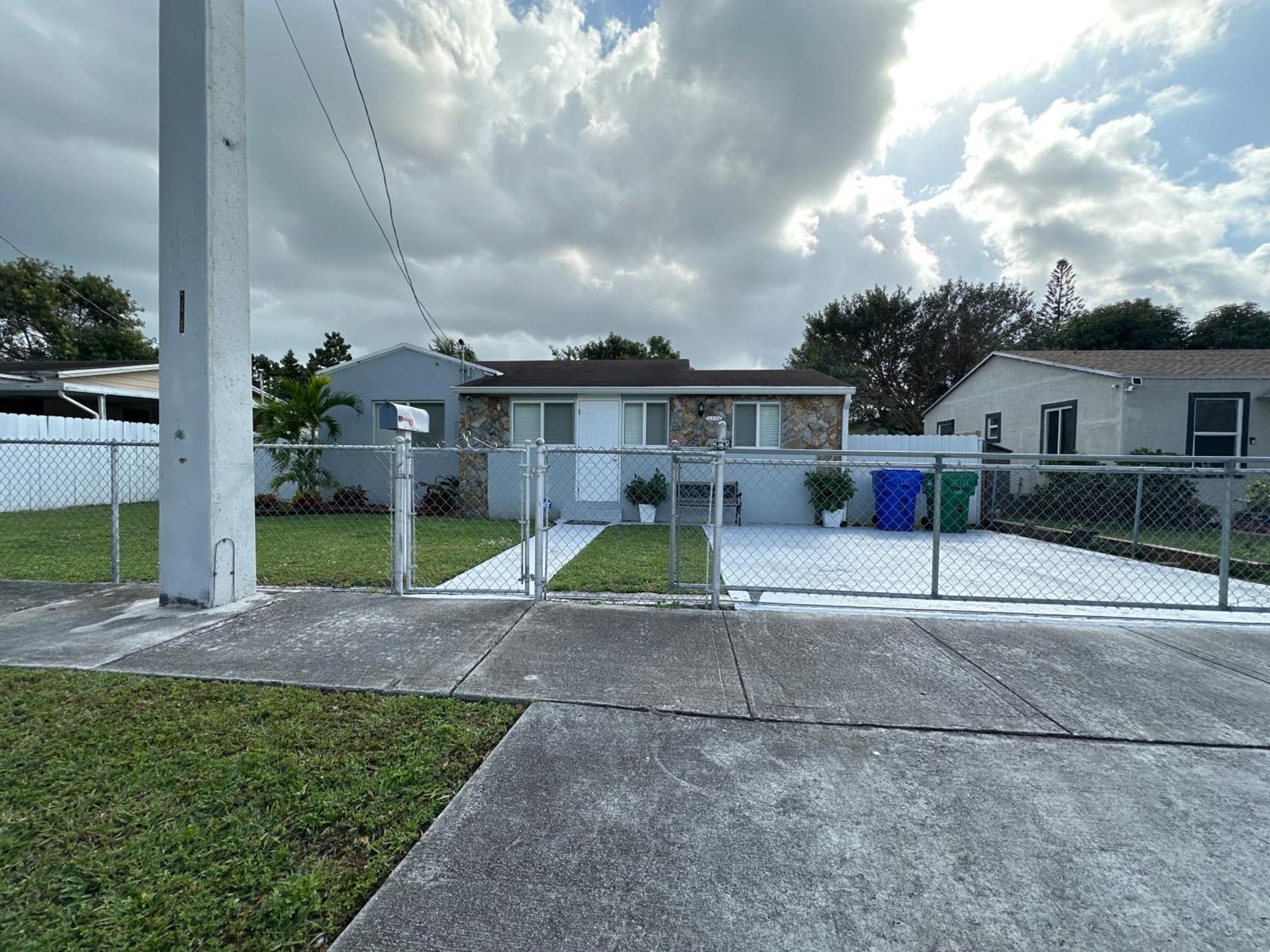 Entire 3/1 House Near Wynwood! Holiday home Miami