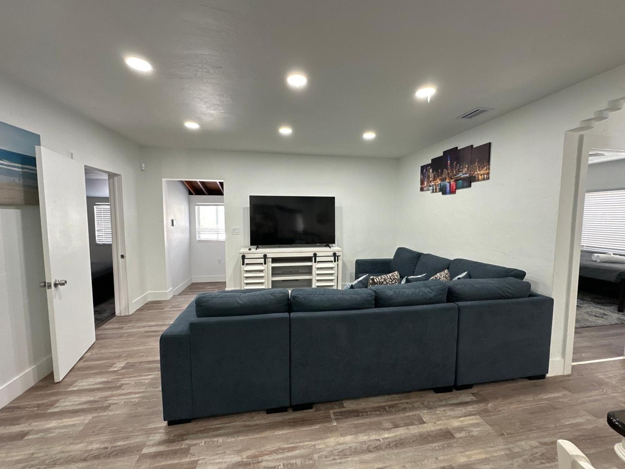 Entire 3/1 House Near Wynwood! Holiday home Miami