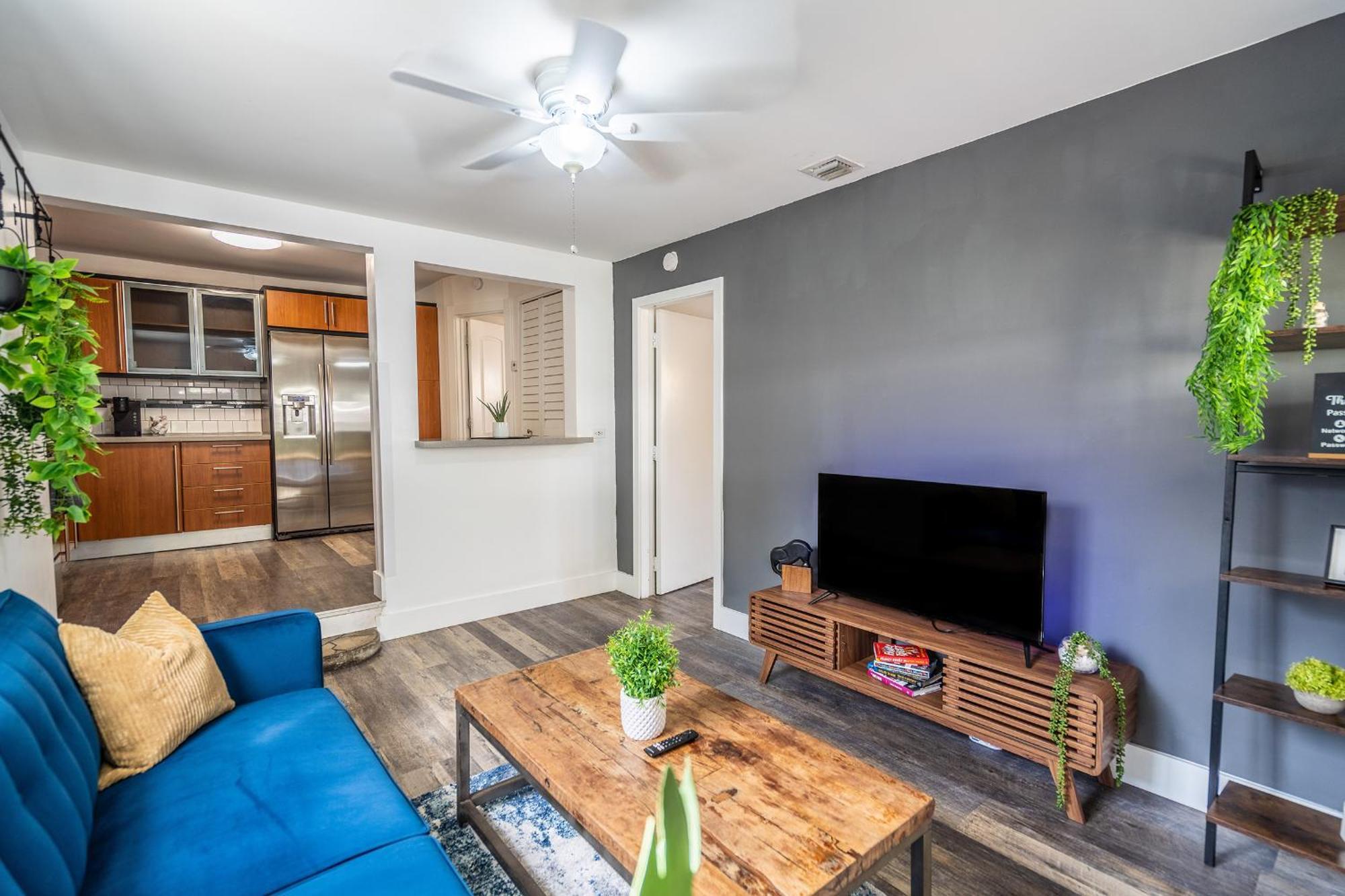 2 Bd W/ Private Parking, Private Yard & W/d Miami