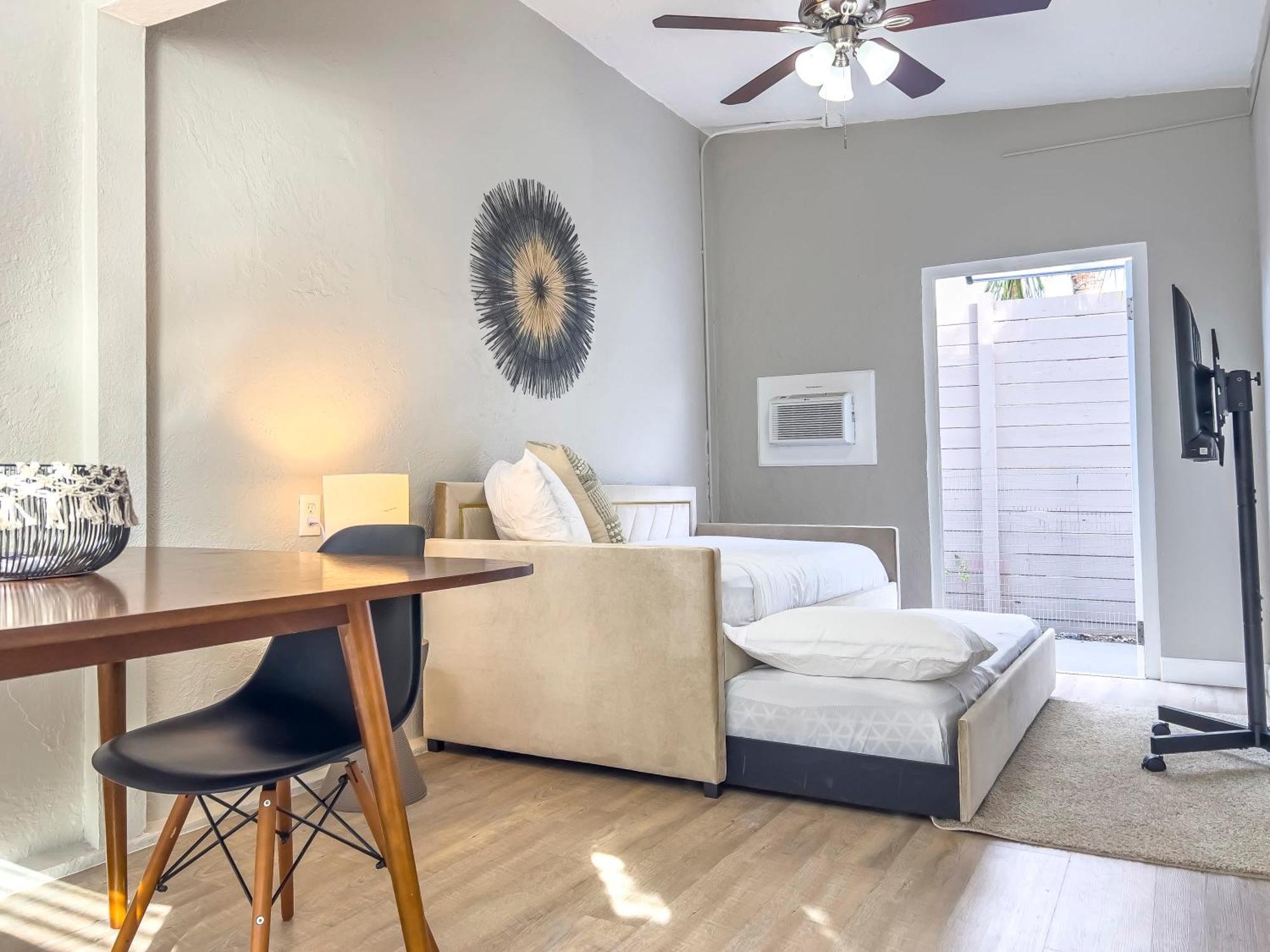 La Vie Boheme 3 - Cozy Sylish W Parking Apartment *