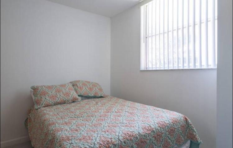 A Inside An For 1 Person Close To Beach -3 Min By Car Miami