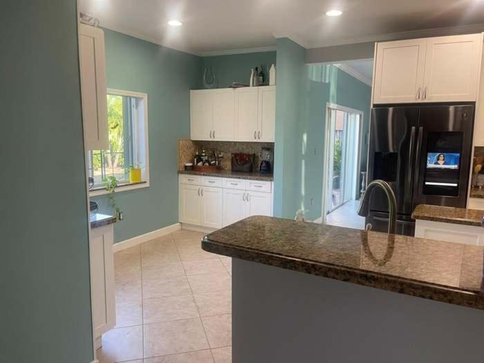 Big Beautiful House With Heated Pool Holiday home Miami