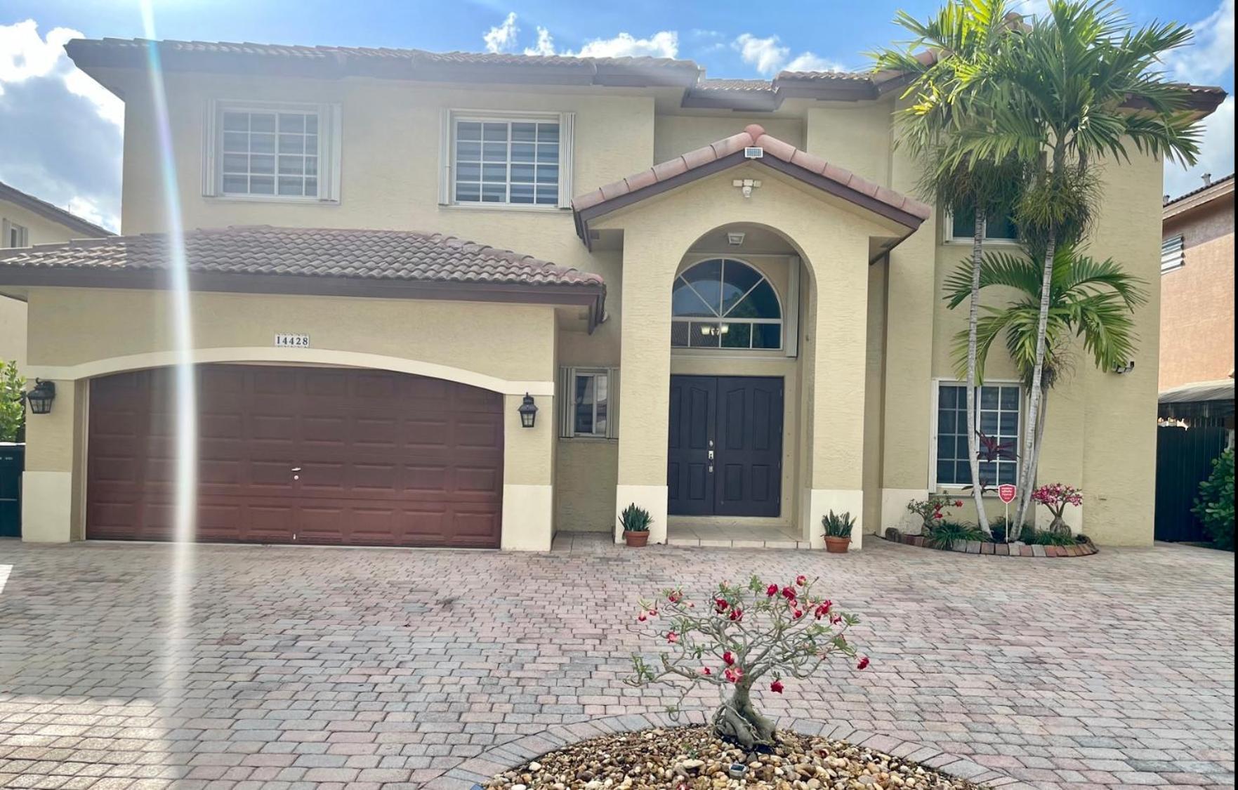 Big Beautiful House With Heated Pool * Miami