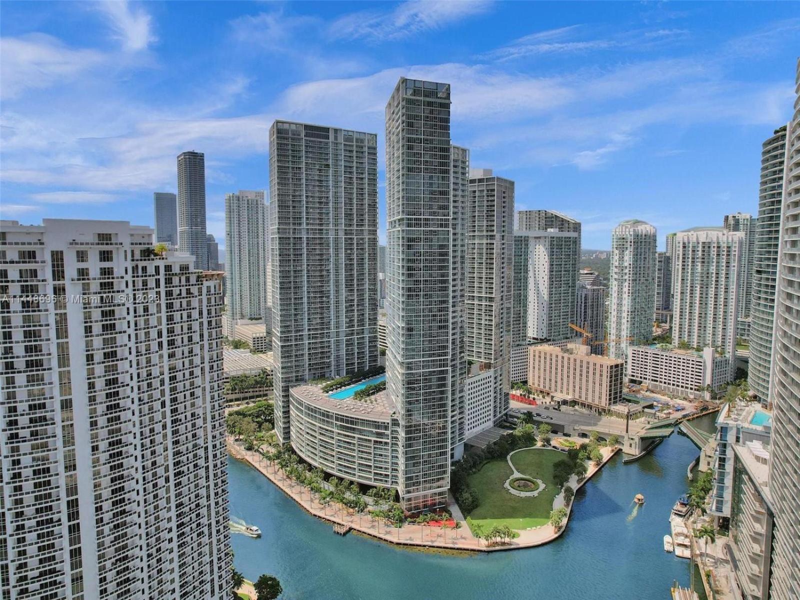 2 Bedroom With Stunning Views At The W Residences Apartment *