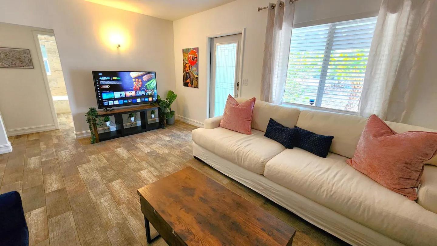 4 Bd Separate In Design District Villa Miami