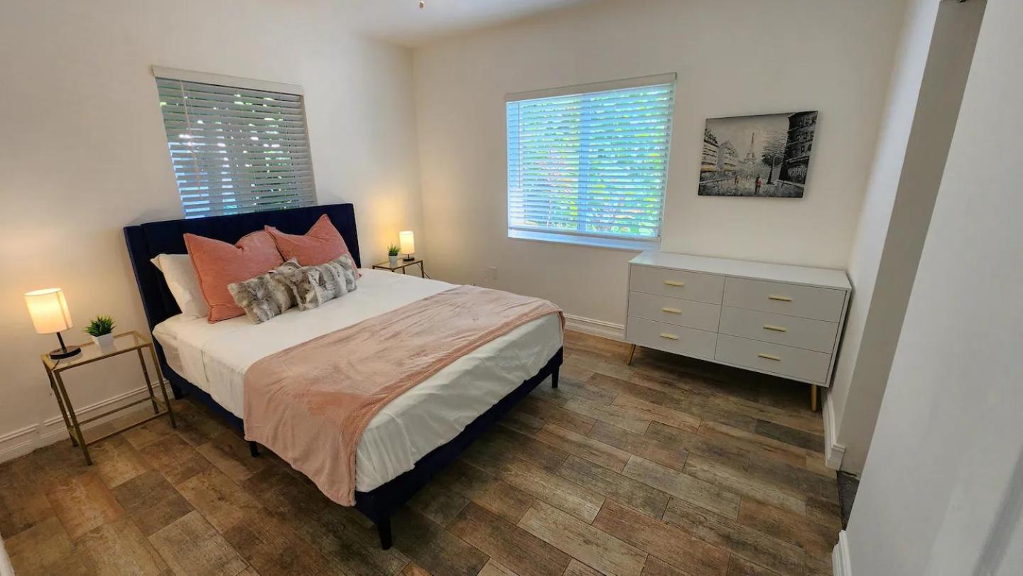 4 Bd Separate In Design District *