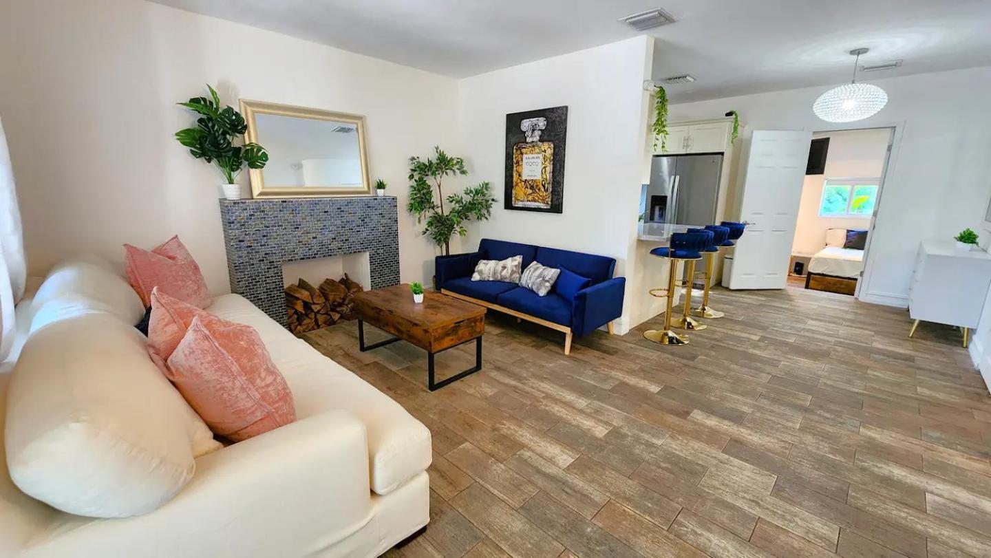 4 Bd Separate In Design District