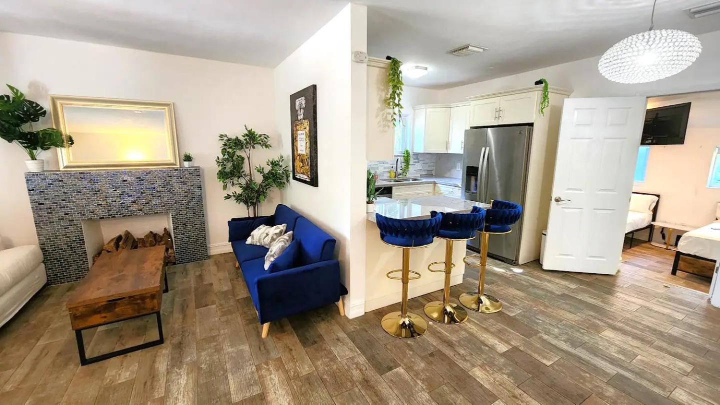 Villa 4 Bd Separate In Design District