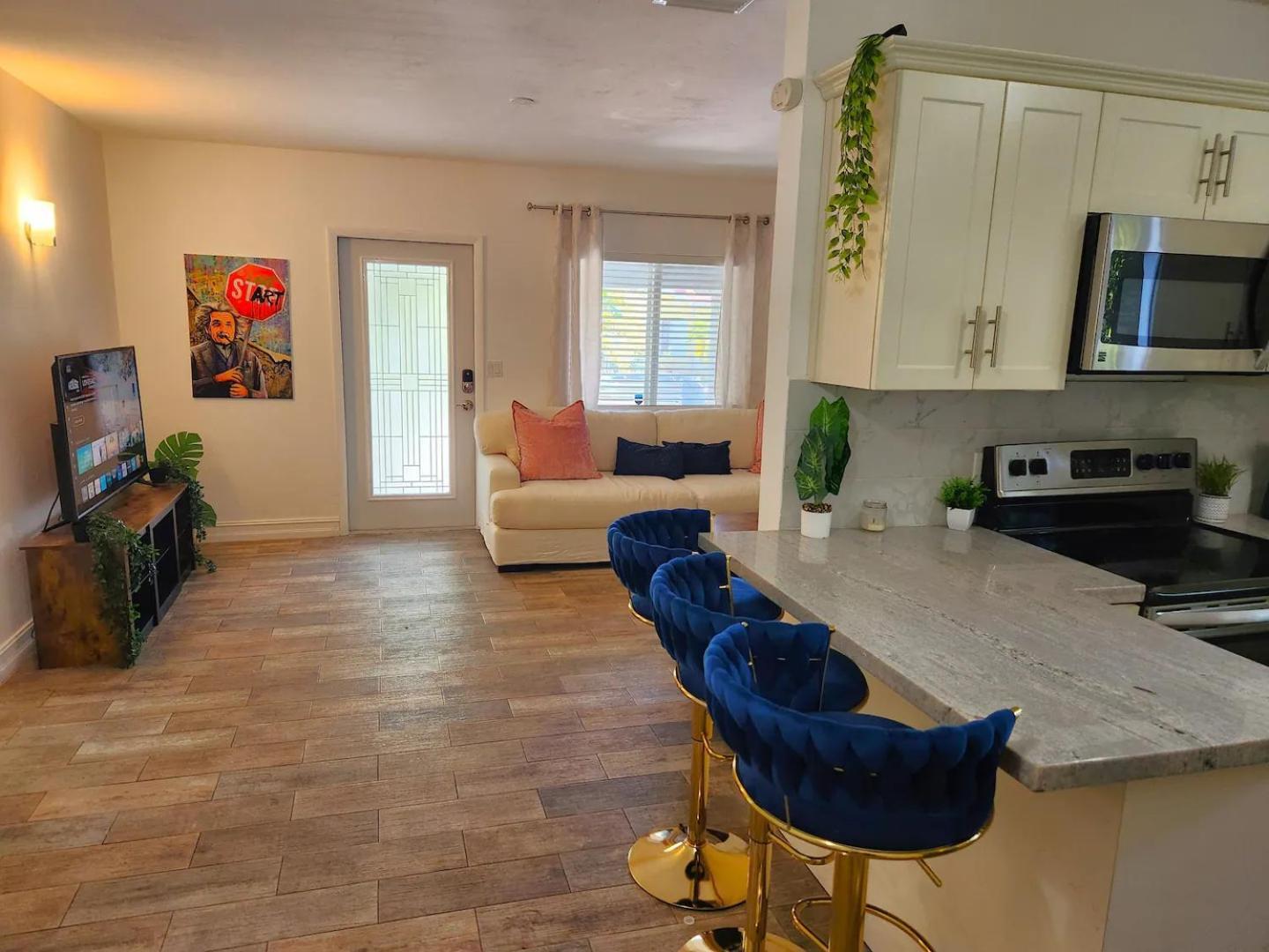 Villa 4 Bd Separate In Design District