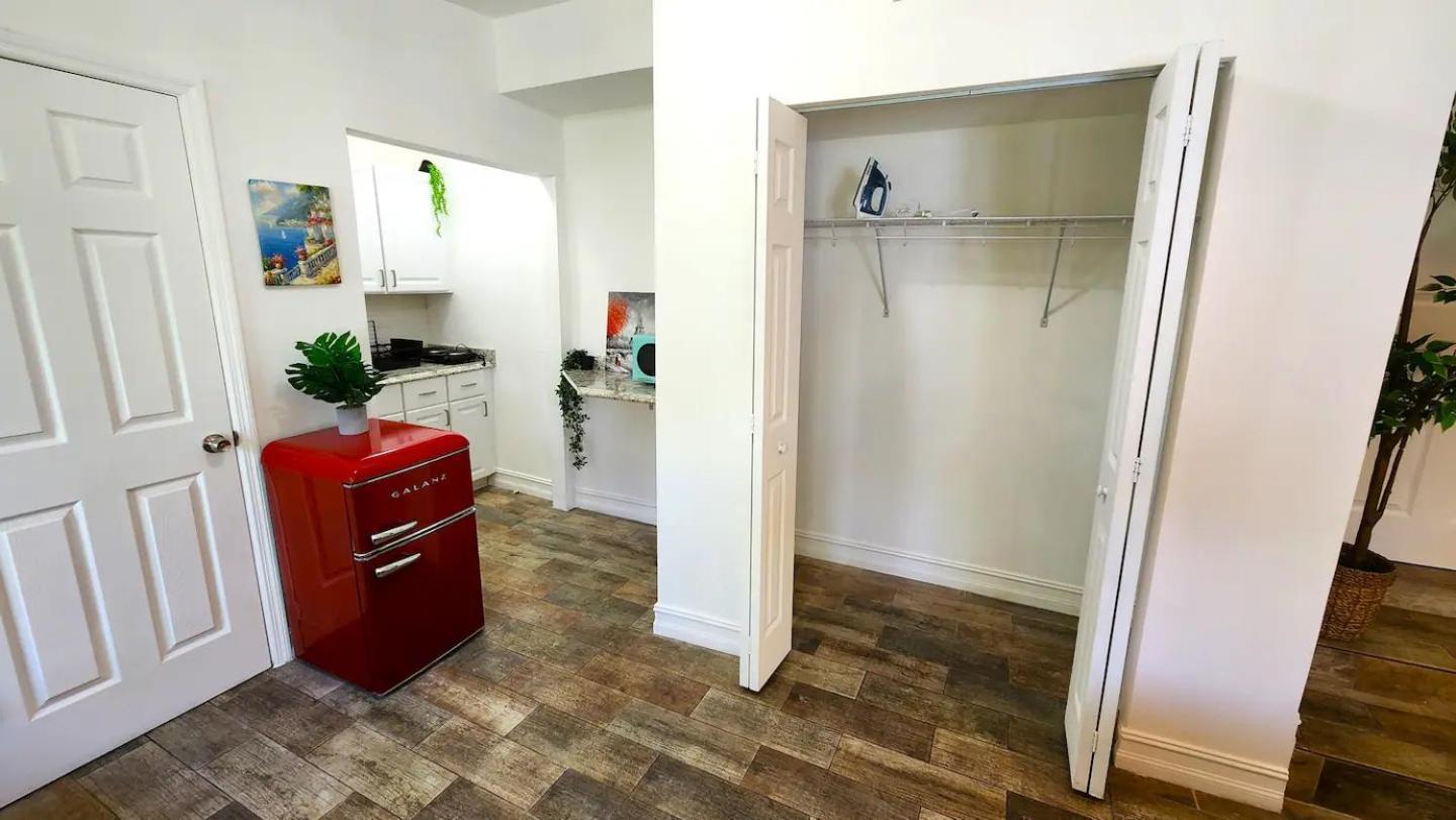 4 Bd Separate In Design District Villa
