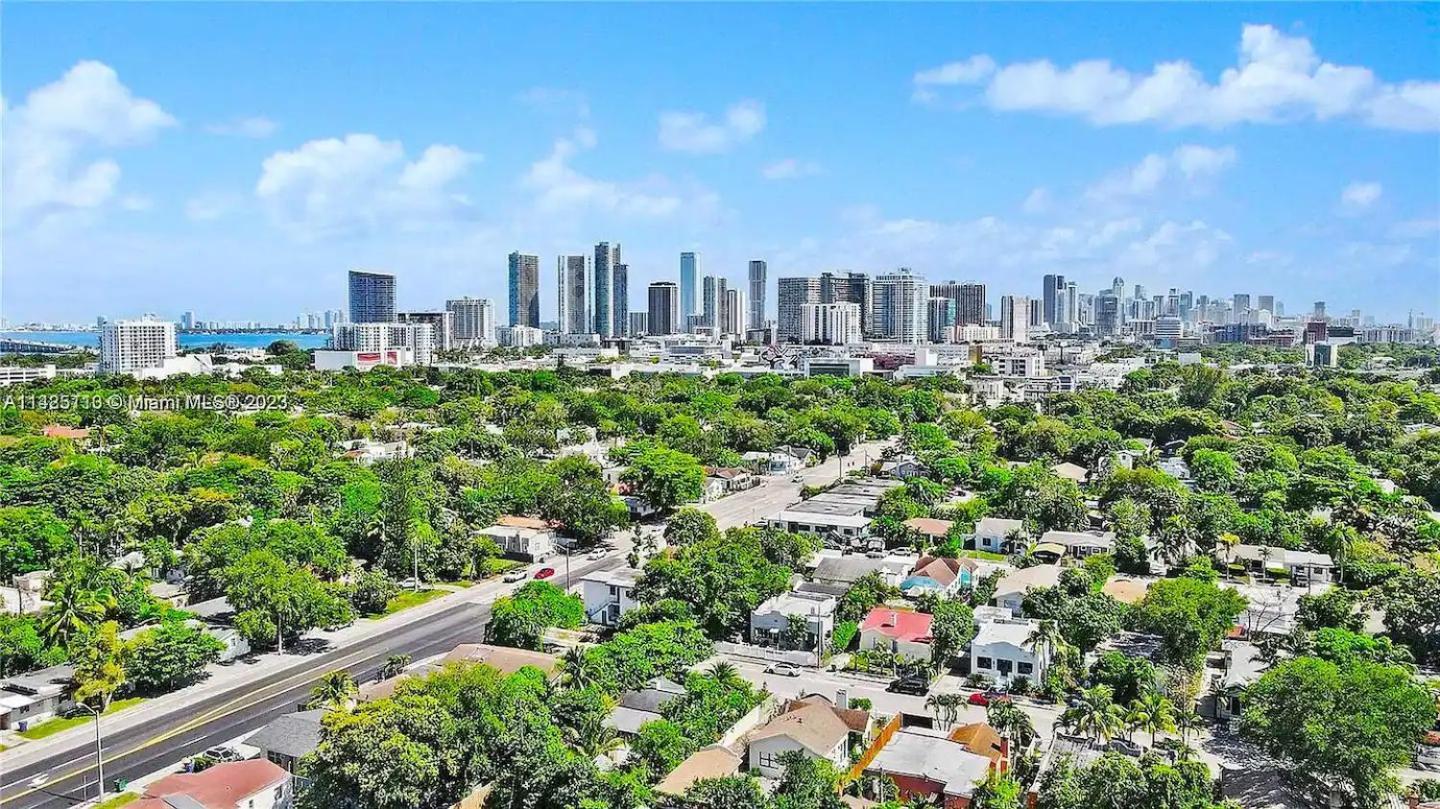 Villa 4 Bd Separate In Design District *