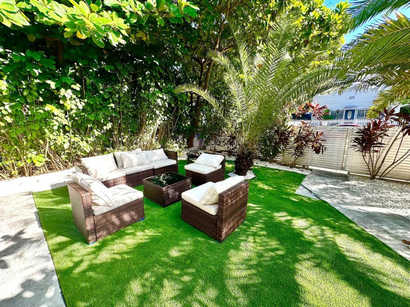 4 Bd Separate In Design District Villa