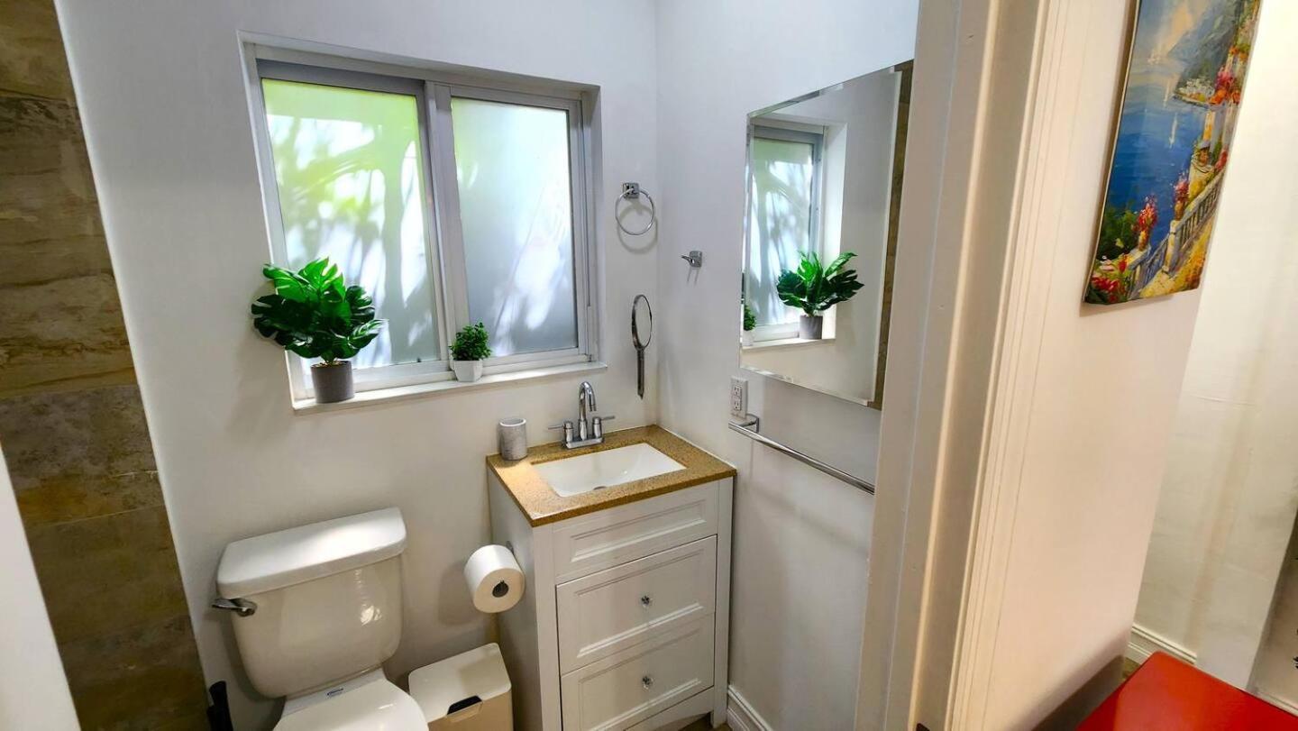 4 Bd Separate In Design District Villa
