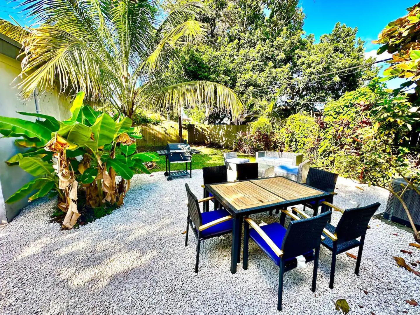 Villa 4 Bd Separate In Design District
