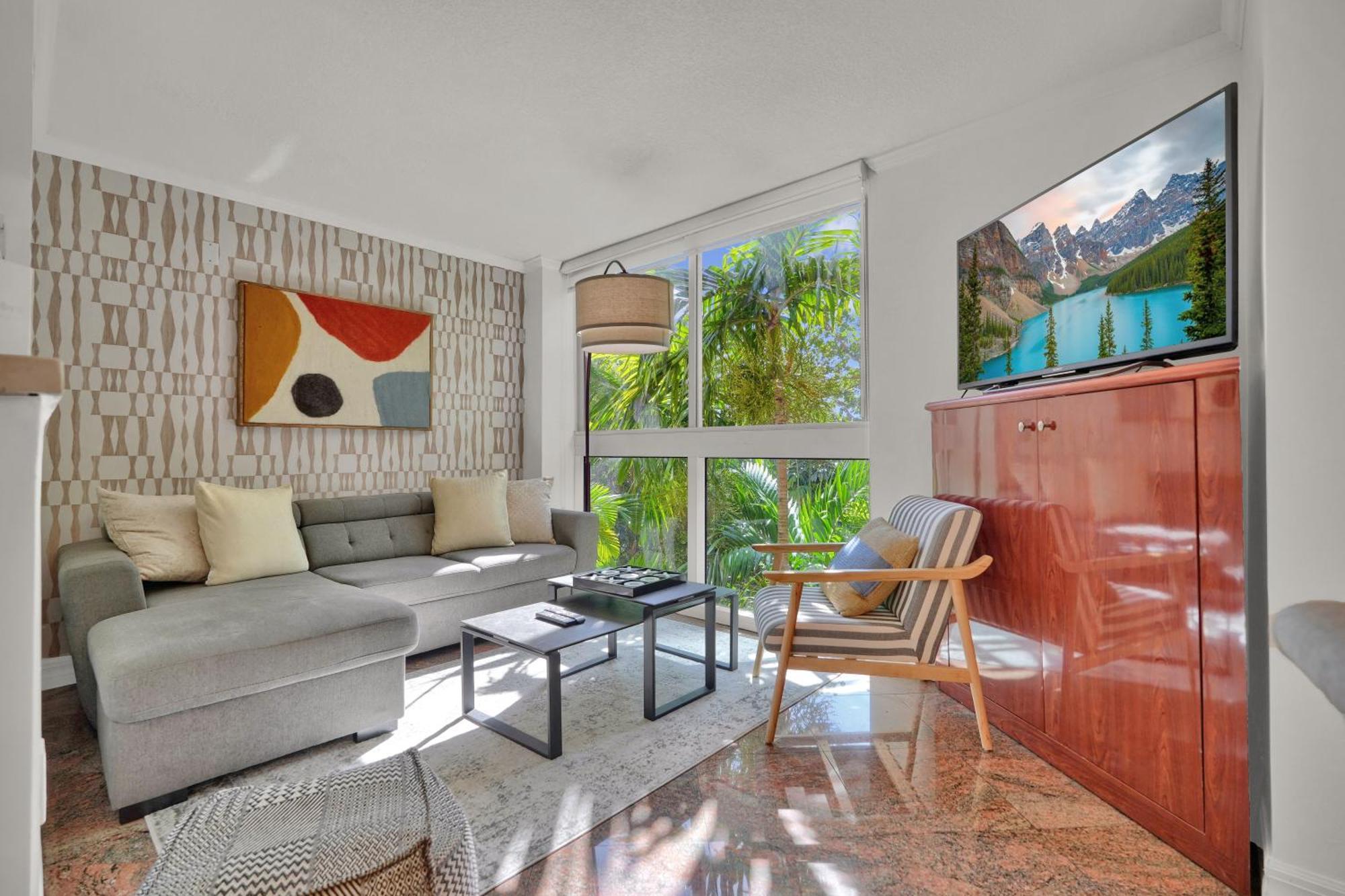 Apartment Treetop Retreat! Cozy 2 Bedroom In Heart Of Grove