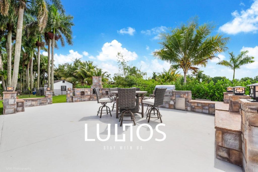 Island Paradise - Pickleball, Football, Pool Bliss L61 * Miami