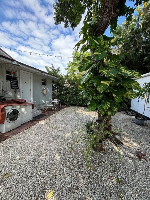 Quiet & Centrally Located House - Private Parking, Laundry And Storage For Luggage Holiday home Miami