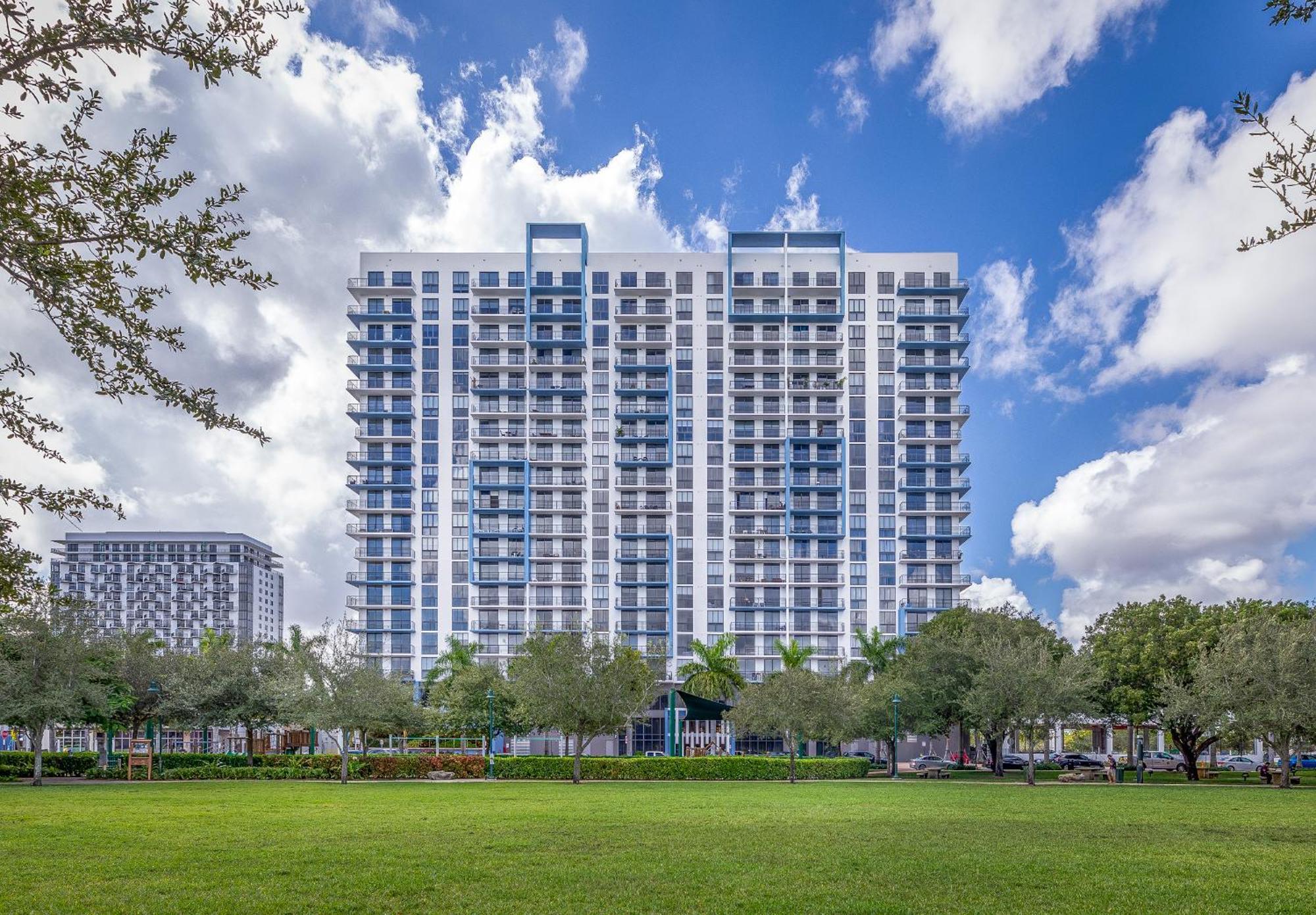Apartment Unique In The Heart Of Downtown Doral *