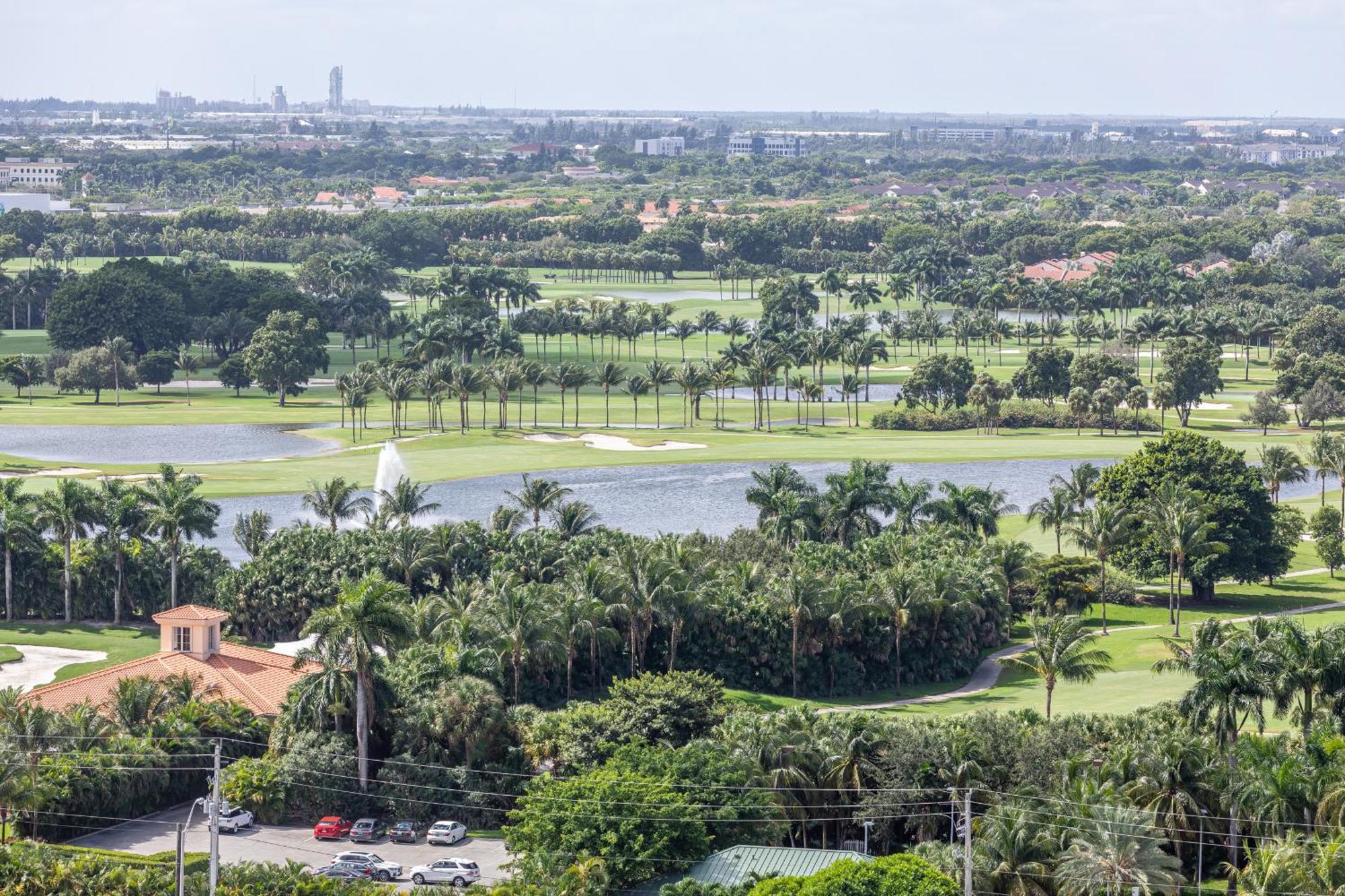 Unique In The Heart Of Downtown Doral Apartment Miami