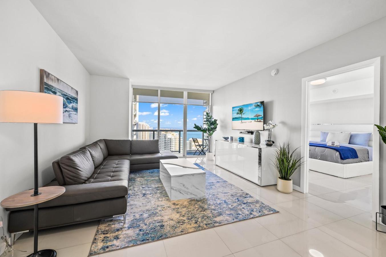 *iconic W Icon Condo/ Pool&waterviews*freespa* Apartment