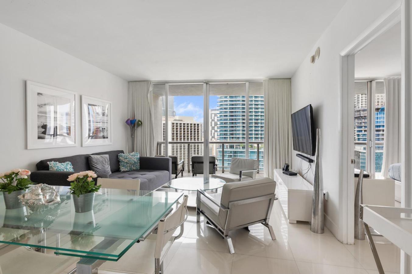 Apartment ** W Icon Brickell-luxury Unit- Free Spa**