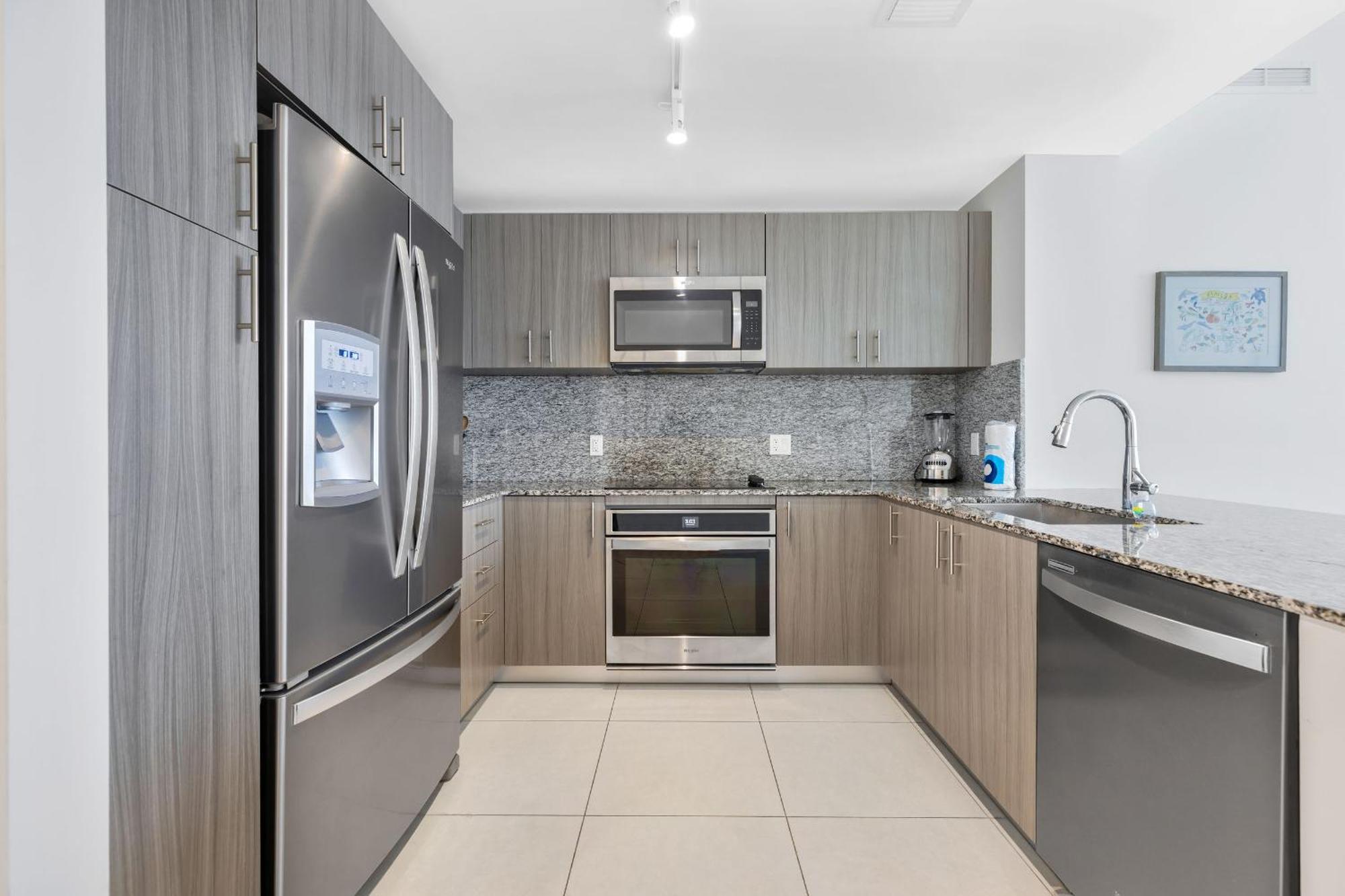 Enchanting In The Heart Of Doral With Golf Course Views Apartment